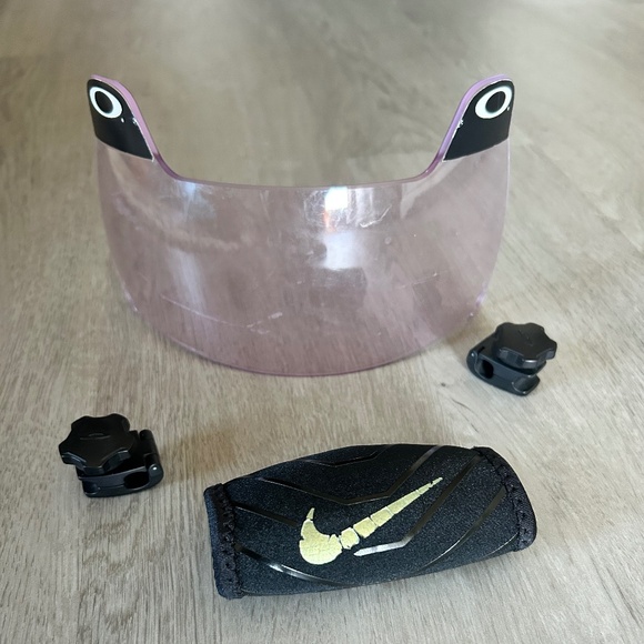 Oakley Legacy Prize Football Shield + Nike Chin Strap Cover - Picture 1 of 3